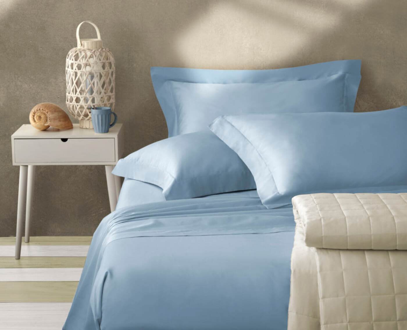 READY-MADE GOODS OUTLET