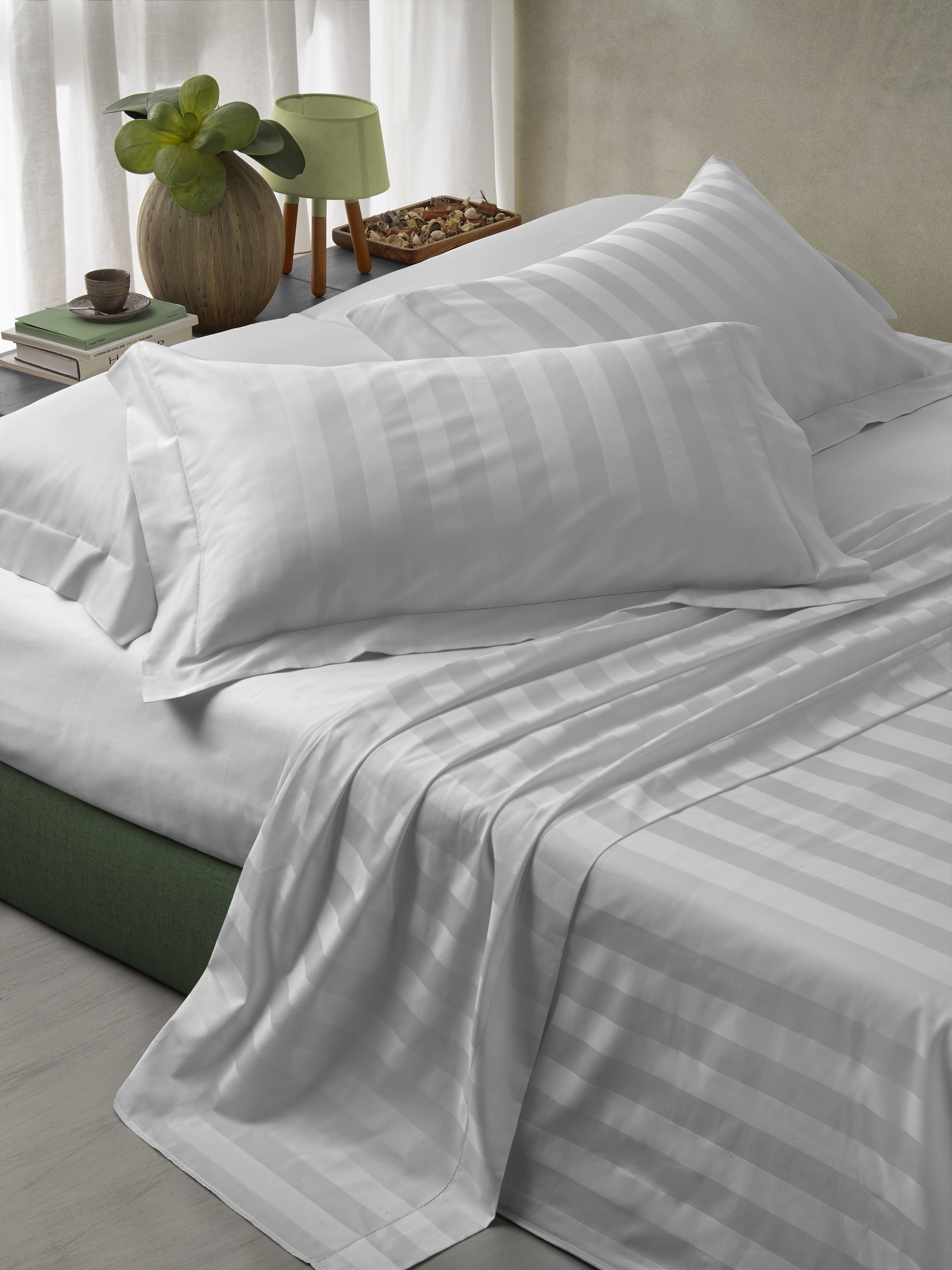 SATIN LUX RIGATO ORLO A GIORNO-CA-BIANCO